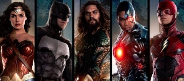 Liga de la Justicia revela en la Comic-Con un amplio vistazo de lo que nos tiene preparado para el otoño (foto: heroichollywood) Liga de la Justicia revela en la Comic-Con un amplio vistazo de lo que nos tiene preparado para el otoño (foto: heroichollywood)