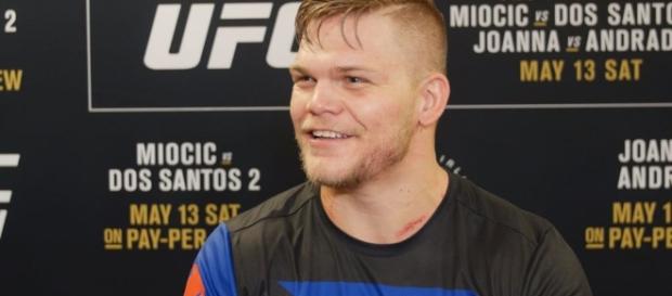 O peso pesado Chase Sherman vence mais uma no UFC O peso pesado Chase Sherman vence mais uma no UFC