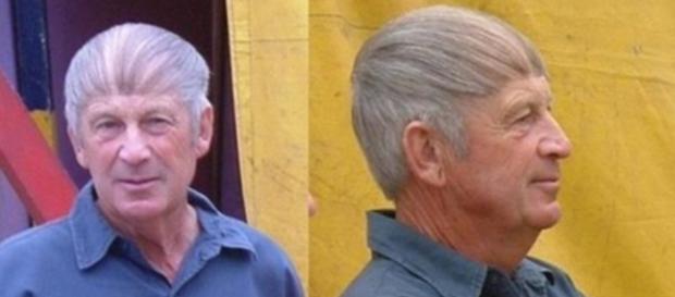 Senhor tentando esconder a calvície Senhor tentando esconder a calvície