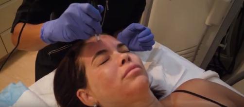 Stimulate collagen growth, improve acne scarring and hyperpigmentation with Microneedling - Image -Rejuvené | YouTube
