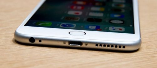 Would it be a mistake for Apple to remove the headphone jack on ... - cnet.com