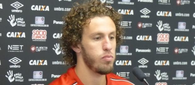 Jogador lateral-direito Rafael Galhardo fez apenas sete jogos no Atlético PR. ( Foto: Reprodução) Jogador lateral-direito Rafael Galhardo fez apenas sete jogos no Atlético PR. ( Foto: Reprodução)
