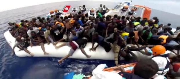 Migranti che arrivano sulle nostre coste Migranti che arrivano sulle nostre coste
