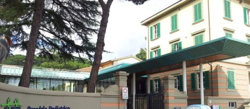 Bambina di 12 anni ricoverata all'ospedale pediatrico Meyer di Firenze ustionata dopo una 'cura' antipidocchi.