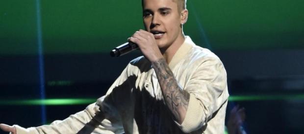 Justin Bieber, 23 anni nota star internazionale amata dalle teenagers Justin Bieber, 23 anni nota star internazionale amata dalle teenagers