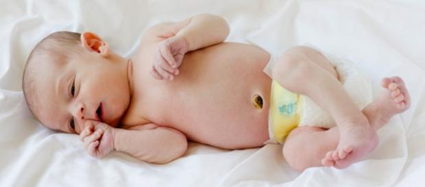 Mother under fire for smoking marijuana while breastfeeding infant. - wikimedia Mother under fire for smoking marijuana while breastfeeding infant. - wikimedia