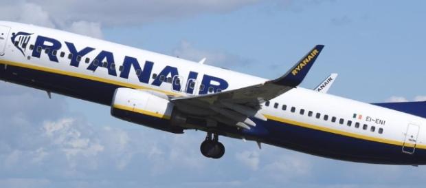 Offerte voli Ryanair: biglietti da 9,99 euro. Offerte voli Ryanair: biglietti da 9,99 euro.