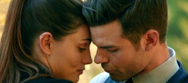 The Originals: Hayley (Phoebe Tonkin) e Elijah (Daniel Gillies) (Foto: CW/Screencap) The Originals: Hayley (Phoebe Tonkin) e Elijah (Daniel Gillies) (Foto: CW/Screencap)