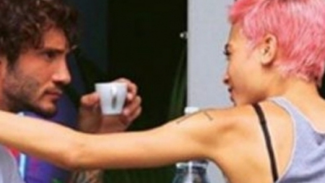 #Stefano De Martino, paparazzato con #Elodie Di Patrizi. #BlastingNews