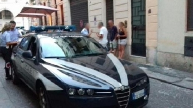 Una foto dell'intervento della Polizia municipale pubblicata da 'Il Giornale di Vicenza'.