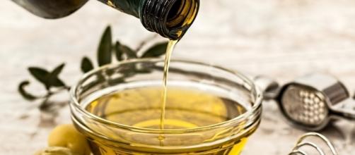El aceite de oliva aporta muchos beneficios a nuestra piel (vía trendenciashombre.com)