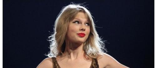 TaylorSwift attends trial against ex-DJ David Mueller (Image by Wikimedia Commons}