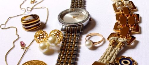 Five arrested for alleged jewelry theft. - pixabay.com