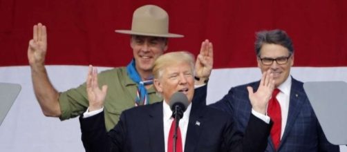 Boy Scout leader apologizes for Trump's political rhetoric - [Image source: Youtube Screen grab]