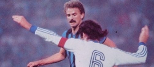 Prohaska contrastato da Stefanescu in Inter-Universitatea Craiova 2-0, Coppa dei Campioni 1980/81
