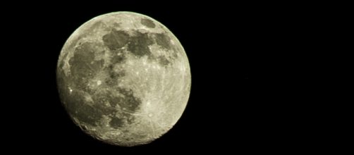 Scientists say that moon's interior may contain water. [Image via Flickr/Eugeniy Golovko]