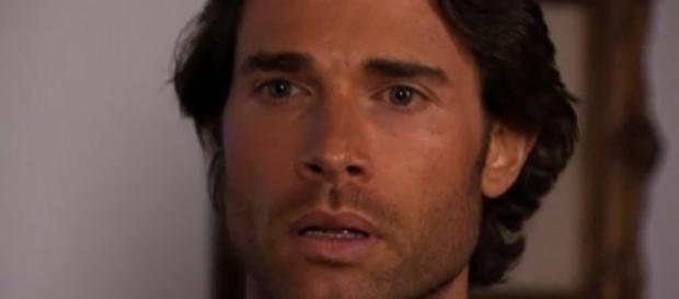 Alessandro se surpreende ao saber que padre Anselmo está vivo Alessandro se surpreende ao saber que padre Anselmo está vivo