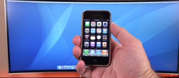 Apple iPhone: Retro Unboxing & Review Image - DetroitBORG | YouTube Apple iPhone: Retro Unboxing & Review Image - DetroitBORG | YouTube