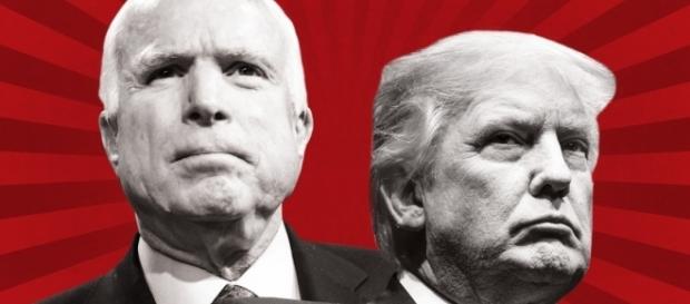 Donald Trump rend hommage à John McCain Donald Trump rend hommage à John McCain
