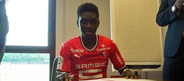 Ismaïla Sarr a signé au Stade Rennais, qui a déboursé pas moins de 17 millions pour s'arracher ses services Ismaïla Sarr a signé au Stade Rennais, qui a déboursé pas moins de 17 millions pour s'arracher ses services