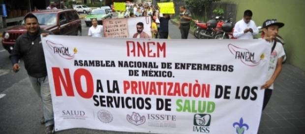 La infraestructura de los servicios de salud pública mexicana serán privatizados y vendidos. La infraestructura de los servicios de salud pública mexicana serán privatizados y vendidos.