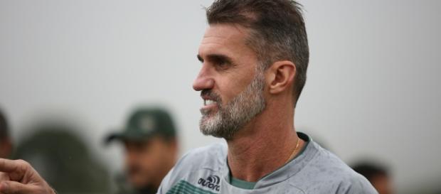 Mancini volta menos de um ano após ser demitido Mancini volta menos de um ano após ser demitido