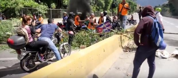 Protests, barricades and violence in Venezuela: A special report - Image - Sky News | YouTube Protests, barricades and violence in Venezuela: A special report - Image - Sky News | YouTube