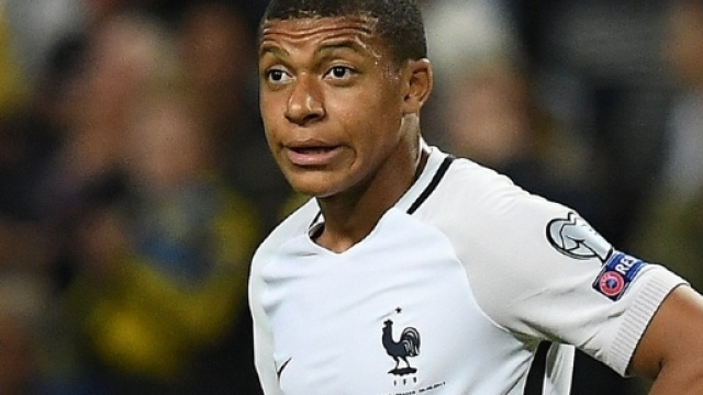 Mercato PSG : le dossier Mbappé avance, Sirigu se lâche - rtl.fr