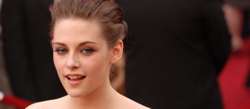Kristen Stewart crashes same-sex wedding (Image Source: Wikimedia Commons/Sgt. Michael Connors)
