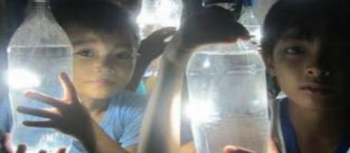 The NGO has pledged to provide off-the-power-grid lights to 1 million homes by 2018. Photograph courtesy of: A Liter of Light/Facebook