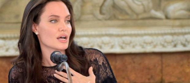 Angelina Jolie, prima intervista dopo il divorzio da Brad Pitt Angelina Jolie, prima intervista dopo il divorzio da Brad Pitt