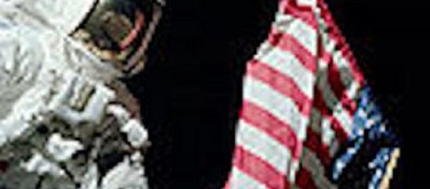 Apollo astronaut on the moon (NASA) Apollo astronaut on the moon (NASA)