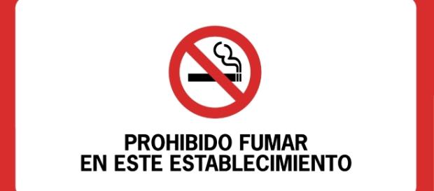 El derecho a respetar los espacios libres de humo llega hasta no sobrepasar el derecho a quienes desean tener un espacio para fumar El derecho a respetar los espacios libres de humo llega hasta no sobrepasar el derecho a quienes desean tener un espacio para fumar