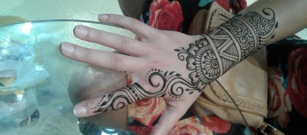 Henna tattoo from a local Henna Shoppe - Lauren Butler's photos - own work Henna tattoo from a local Henna Shoppe - Lauren Butler's photos - own work
