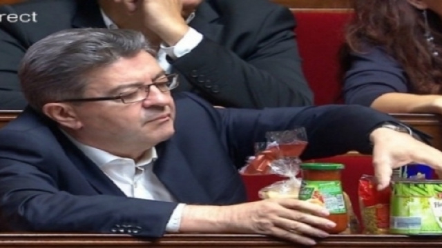 Jean-Luc Mélenchon présente ses 5 Euros de courses