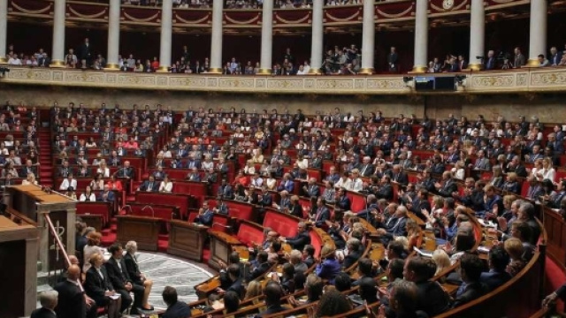 L'Assemblée vote l'interdiction des emplois familiaux