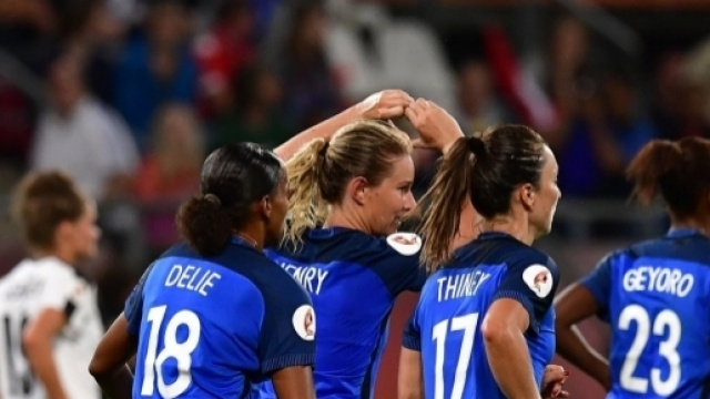 Les bleues se qualifient après avoir été accrochées par la Suisse
