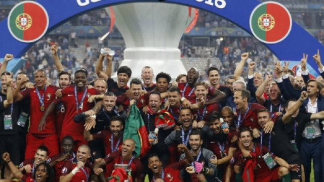 Un international portugais essaye de convaincre Ronaldo de ... - planetemercato.fr