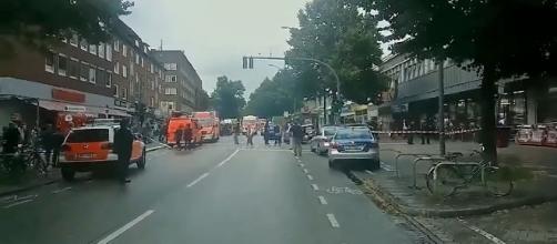 Police arrive at the scene of a stabbing attack in Hamburg [Image: YouTube/ IBTimes UK]