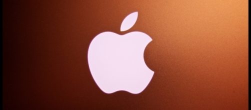 Court orders Apple to pay over $500 million over patent dispute case. [Image via Flickr/Paul Hudson]