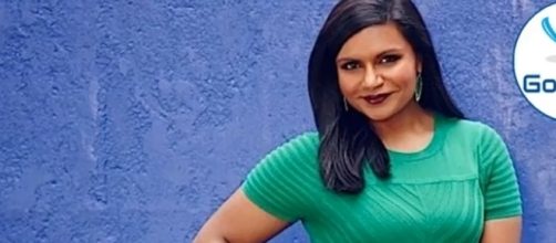 Mindy Kaling showed off baby bump on red carpet event after pregnancy news announcement. Image via YouTube/Go News