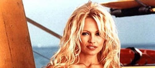 Pamela Anderson en Baywatch, Los Vigilantes de la Playa.