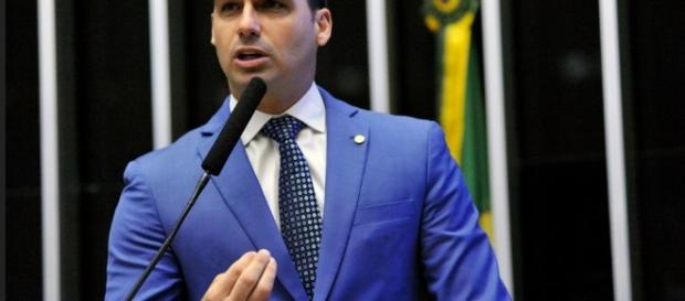 Eduardo Bolsonaro discursando na Câmara Federal Eduardo Bolsonaro discursando na Câmara Federal