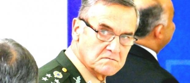 General é conhecido por ter opiniões fortes General é conhecido por ter opiniões fortes