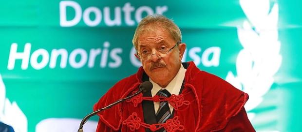 Lula discursa ao receber o título de 'Doutor Honoris Causa' da UFABC Lula discursa ao receber o título de 'Doutor Honoris Causa' da UFABC