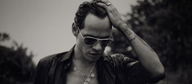 Marc Anthony de luto por su madre. Marc Anthony de luto por su madre.