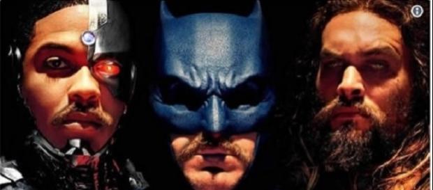 Meme sobre o bigode do Homem de Aço Meme sobre o bigode do Homem de Aço