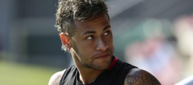 Neymar quiere ser una estrella de balón de oro y cree que Messi le opaca - com.ar Neymar quiere ser una estrella de balón de oro y cree que Messi le opaca - com.ar