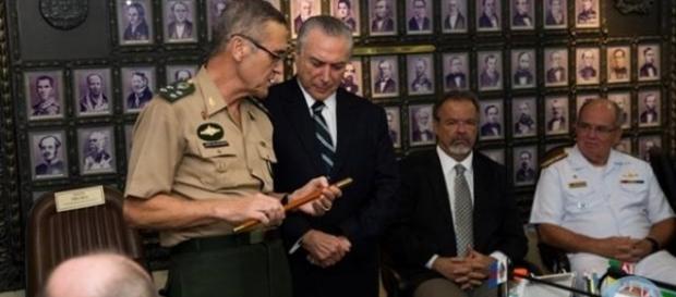 Presidente da República com general do Exército Presidente da República com general do Exército