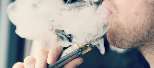 Vaping e-cigarettes | credit, Vaping360, flickr.com Vaping e-cigarettes | credit, Vaping360, flickr.com